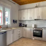 Dimosthenis House, Private Pool & Sauna 度假居 *